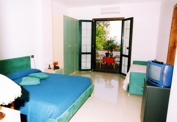 Standard Triple room with balcony