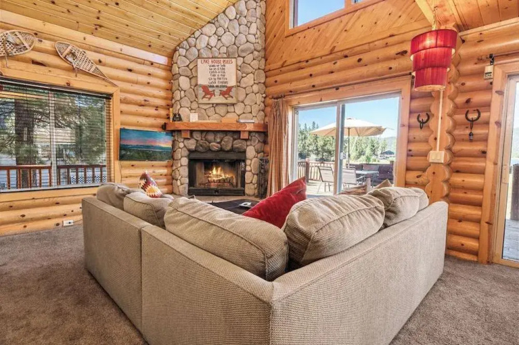 3 Cubs Lakefront Cabin