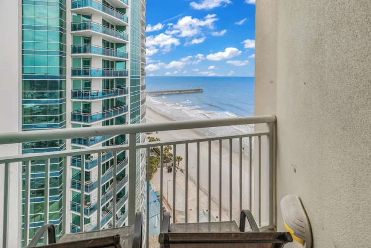 Deluxe Double room with balcony and with partial ocean view