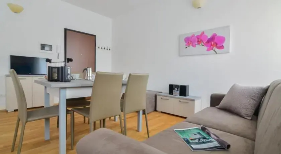 Palazzo Farini Halldis Apartments