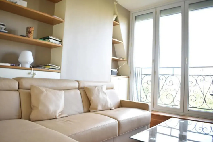 Fully Renovated Bright Studio with High View