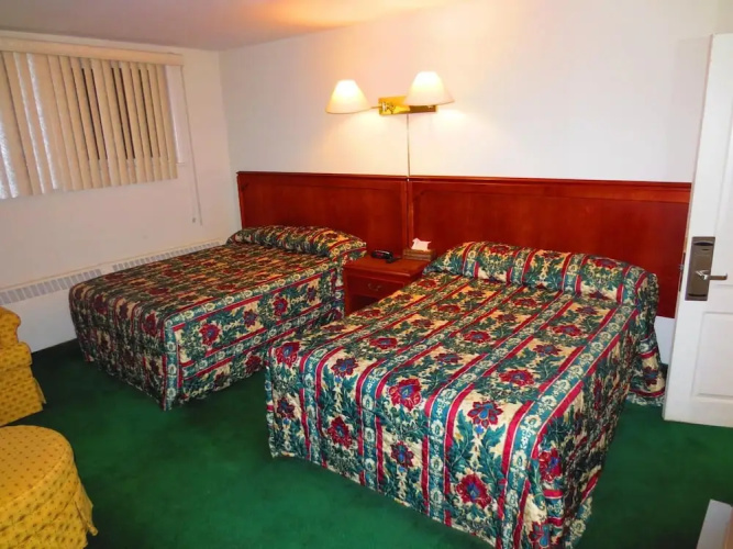 Canadiana Motel