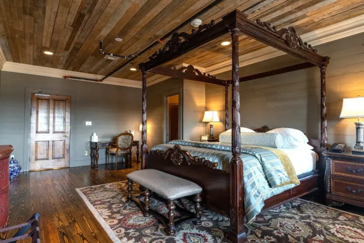 P.A. Smith Hotel