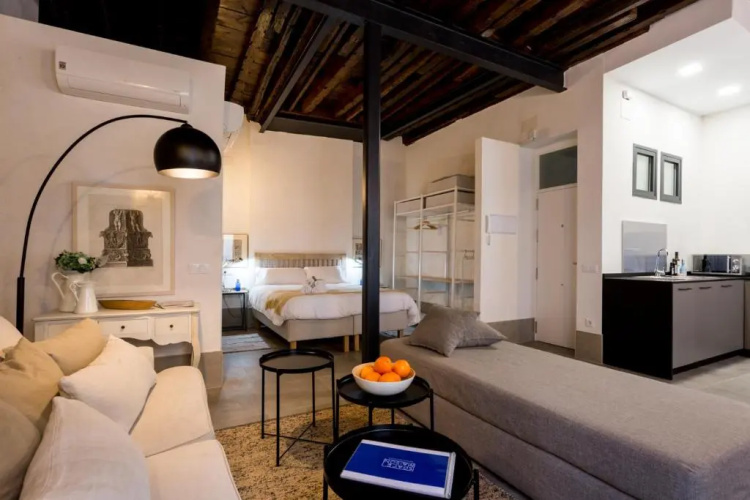 Oak & Sandstone Studio - Space Maison Apartments