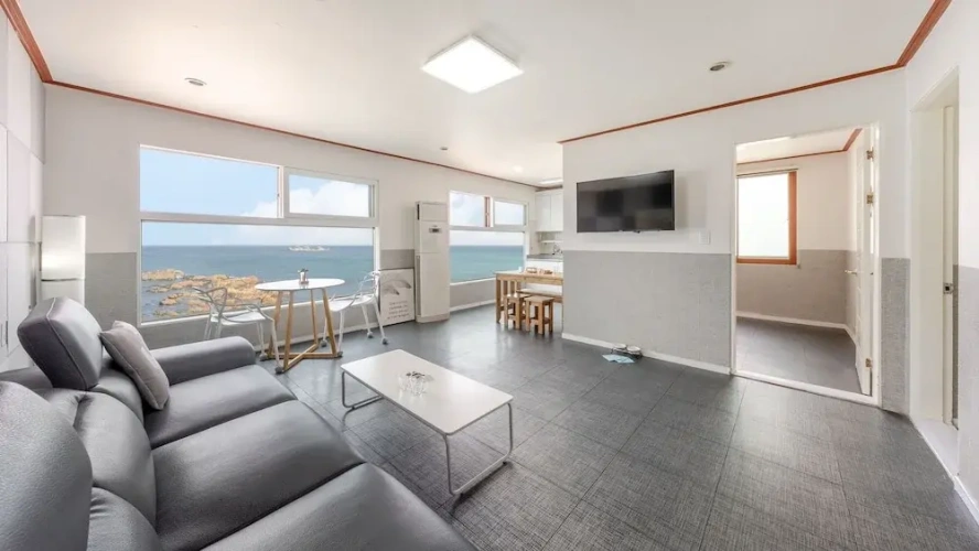 2 Bedrooms Suite with ocean view