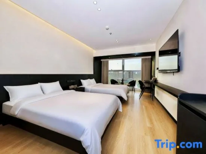 Standard Twin room with river view
