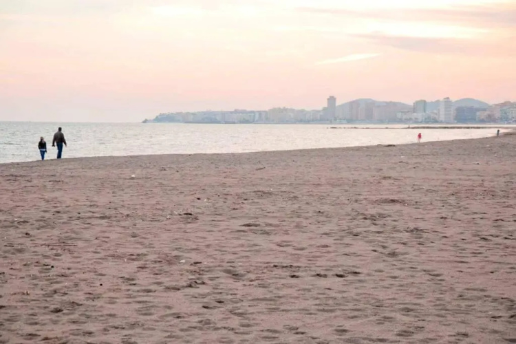 Apartment in 1st line beach