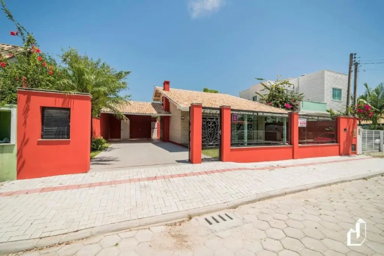 2 Bedrooms Villa