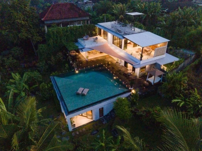 4 Bedrooms Villa with view