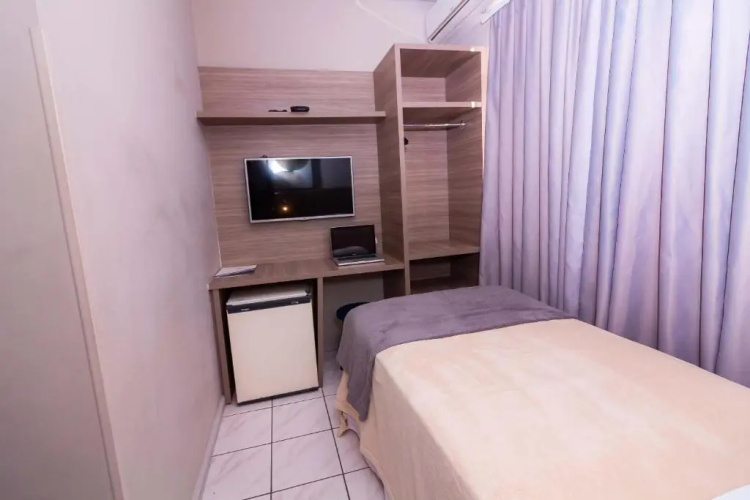 Kennedy Slim Hotel
