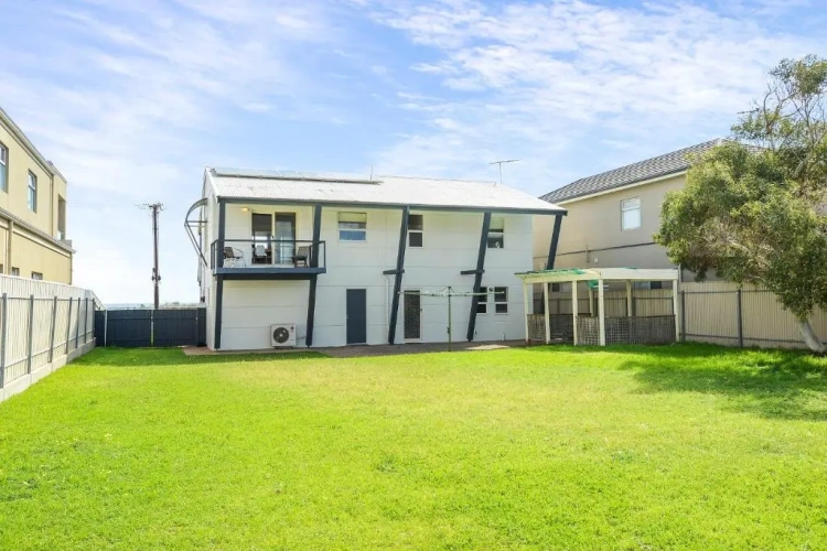 3 Bedrooms Cottage