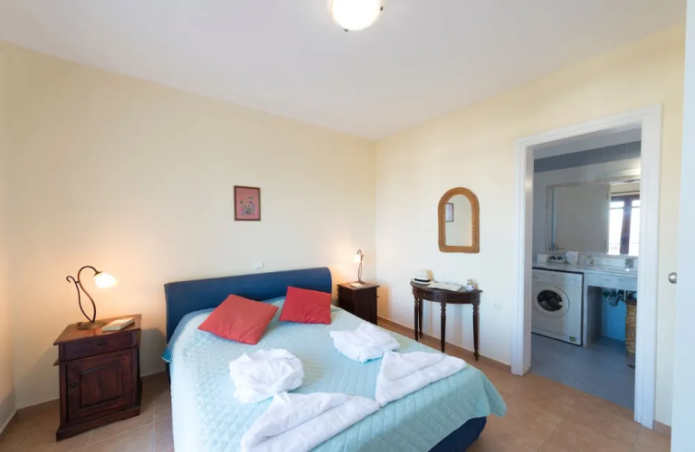 Odysseus Villa in Plaka