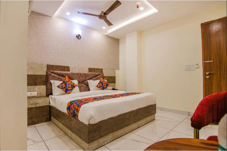 Fabhotel Meridian Inn