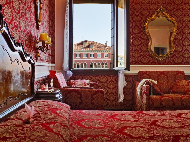 Junior Suite with canal view