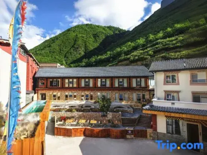 Jiuzhaigou Yunjing Courtyard-Style Hotel