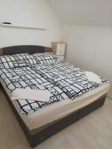 3 Bedrooms Apartment