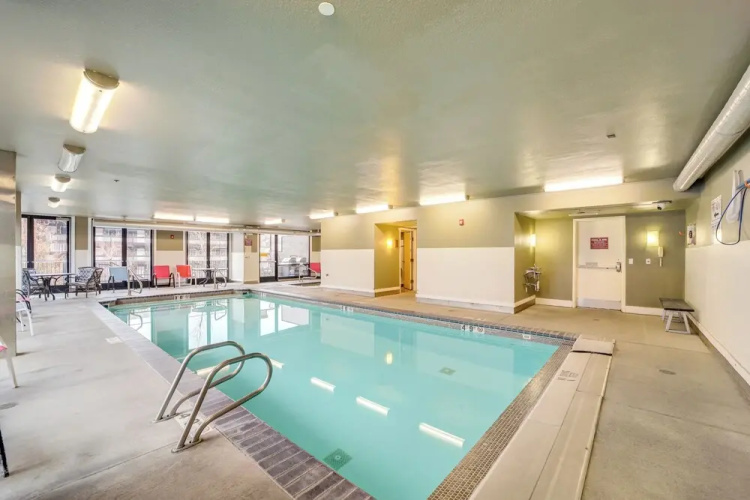 Walk to Lake Chelan: Condo w/ Pool Access