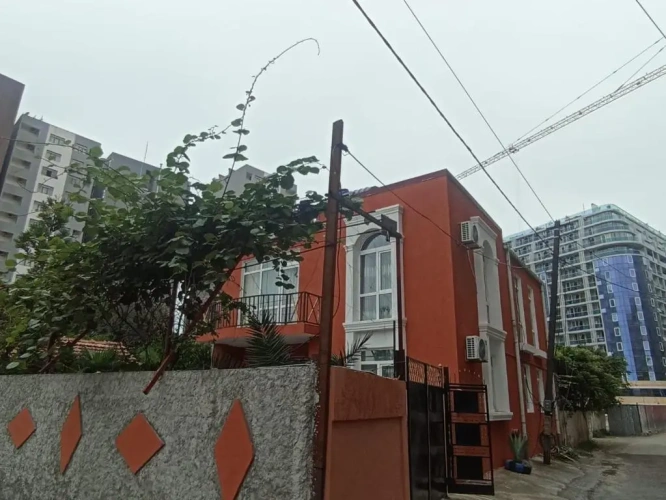 4 Bedrooms Cottage