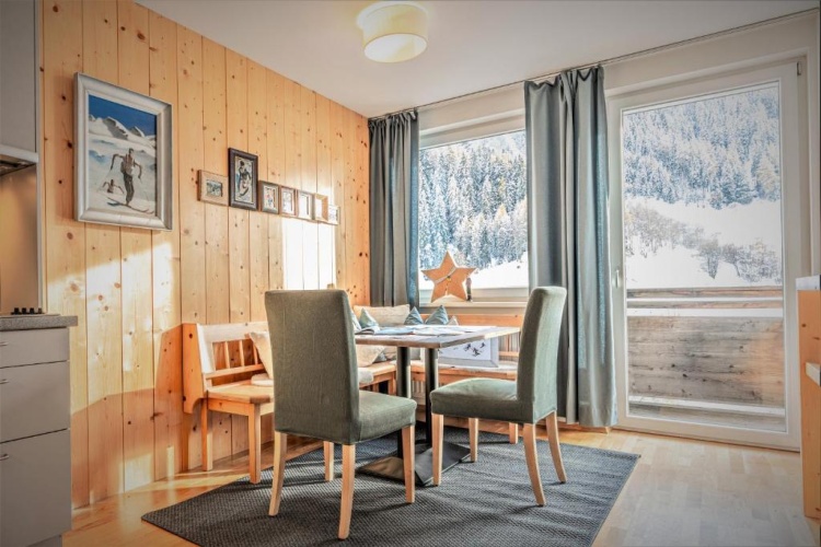 2 Bedrooms Apartment