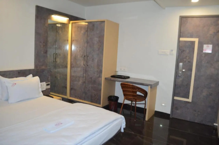 Hotel O2 , Sangli