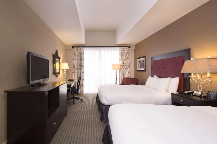 DoubleTree by Hilton Raleigh Brownstone University