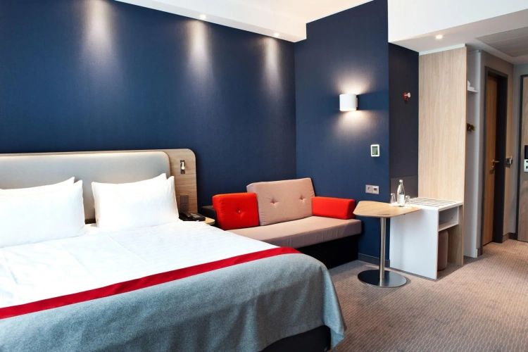 Standard Double room with city view