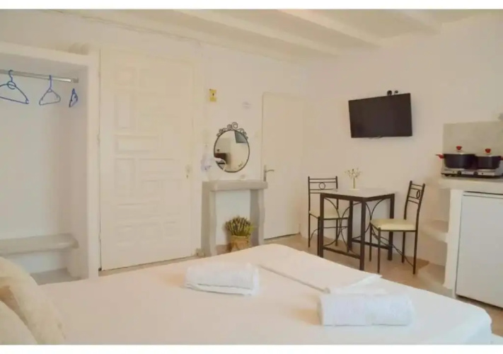 Anemelia Hotel Adamas