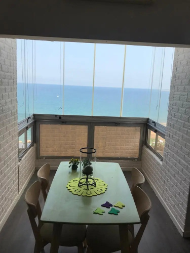 1 Bed Chalet - Sleeps 2 - Pets - Pool - Parking