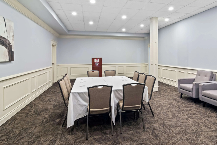 Best Western Plus Pitt Meadows Inn & Suites photo 18