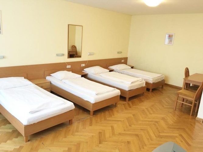 Standard Sextuple room
