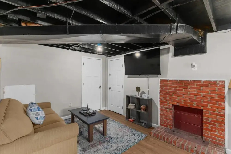 Broadmoor Bungalow - Unit B