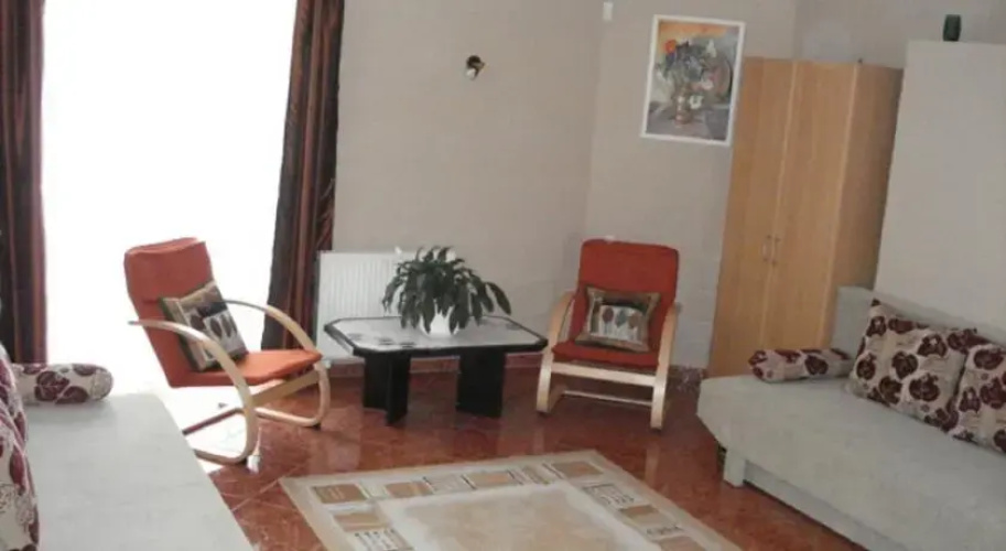 Csiszar Panzio es Apartmanhaz