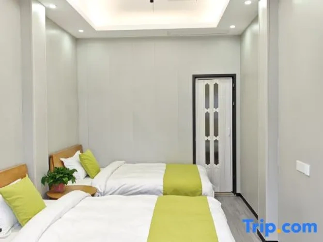 Standard Twin room with courtyard view