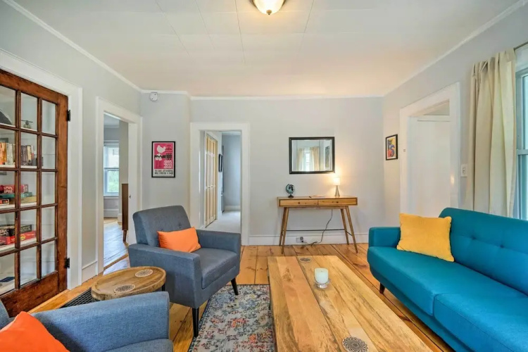 Updated Vintage Apartment < 1/2 Mi to Main St