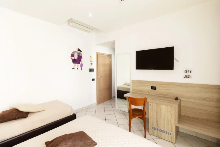 Standard Quadruple room with courtyard view