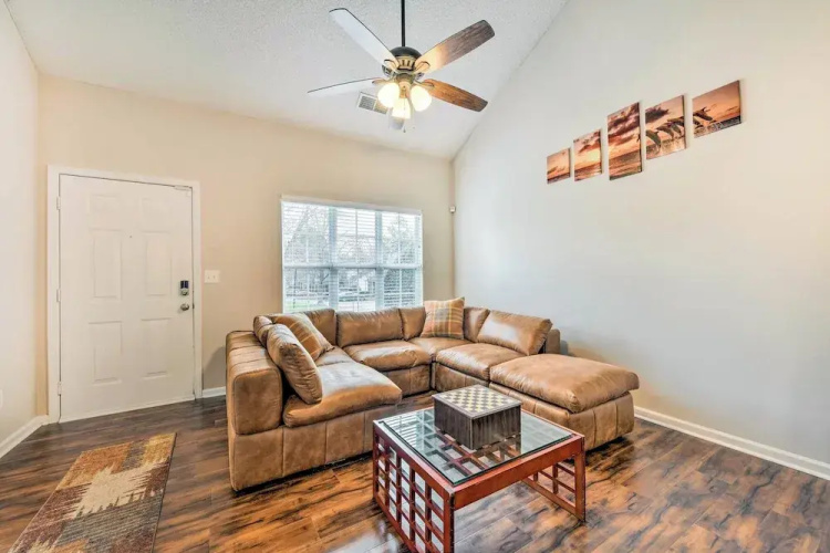 Chic Charlotte Townhome w/ Community Pool