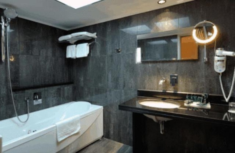 Suite with balcony and with view