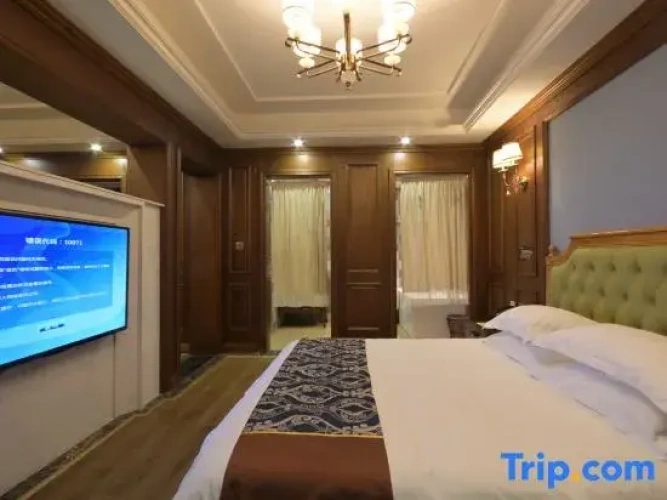 Deluxe Suite