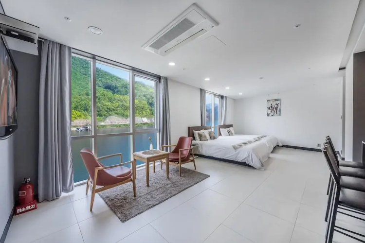 YJ Hotel