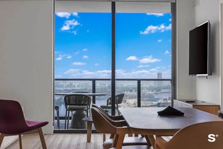 Luxury Downtown 2 BR with Skyline View