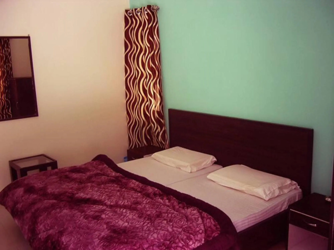 Royal Huts Resort