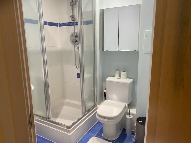 2 Bed Flat - Sleeps 4 - Parking - Wifi