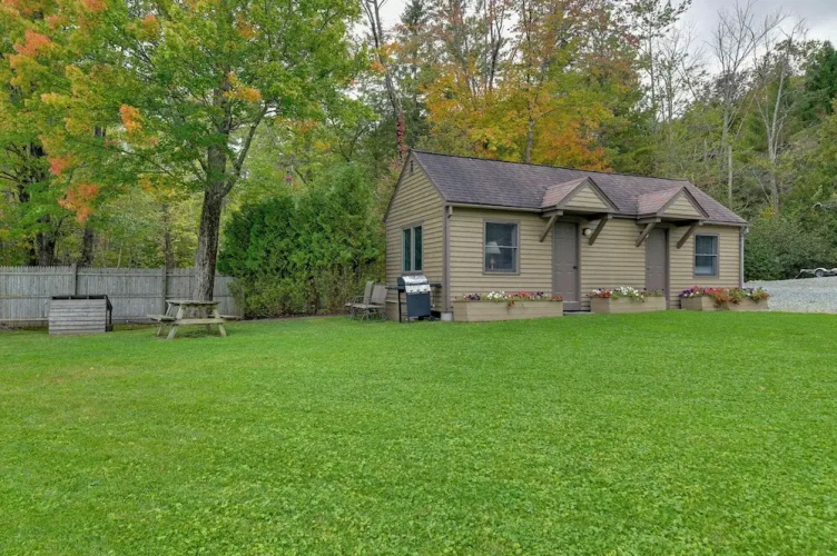 Lake George Waterfront Cabin w/ On-site Marina!