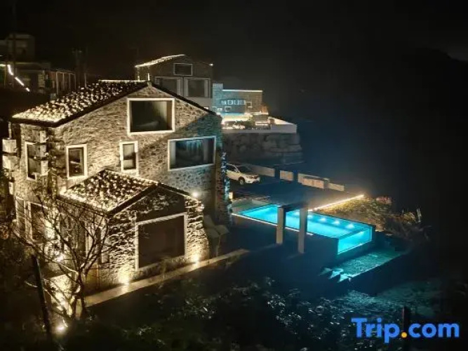Luxury Wild Seven Villas