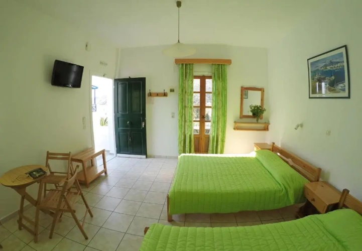 Standard Triple room with sea view