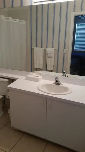 Olde Marco Inn 401