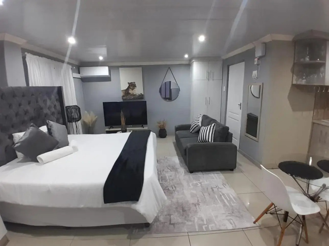 54 Malcolm Palace Room