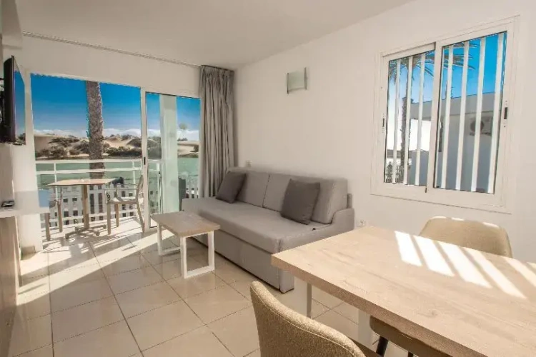 Apartment with sea view