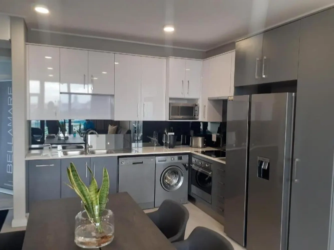 3 Bedrooms Apartment