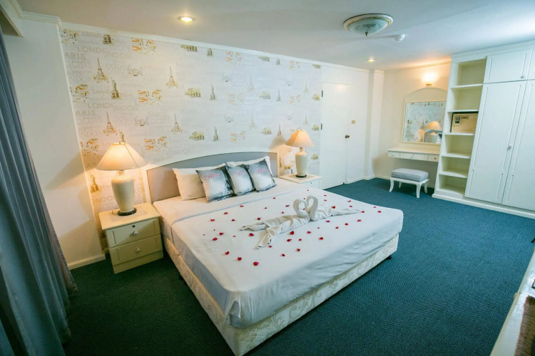 Le Paradis Bangkok Hotel & Residence